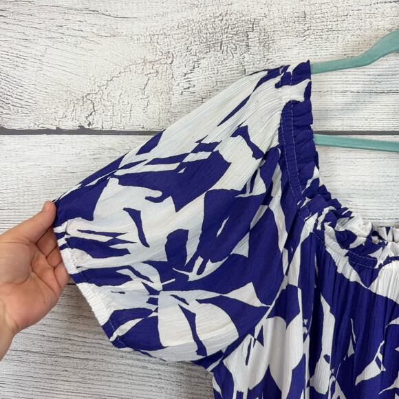 Maurices Plus Size Blue & White Floral Printed Lightweight Blouse Size 4X - Picture 2 of 9